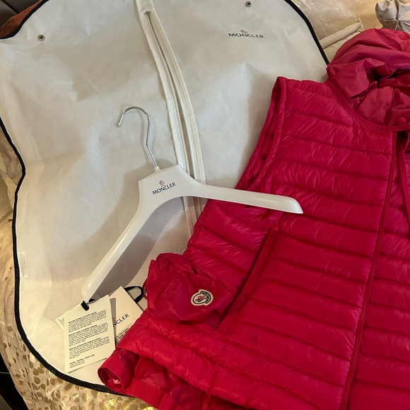 Moncler Lucila Ruffle/Hooded/Down Vest/Fuschia Pink/XL/Sz 5 w/Tags, Hanger & Bag - Picture 8 of 16